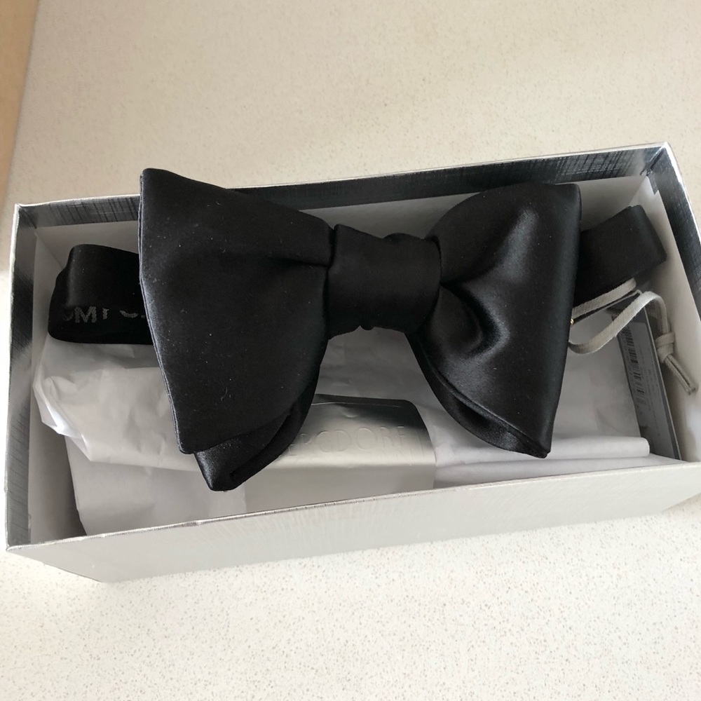 Tom ford large satin bow tie
